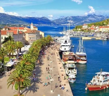 Apartment In Okrug Gornji With Terrace, Air Conditioning, Wifi, Washing Machine 5167-1 Trogir